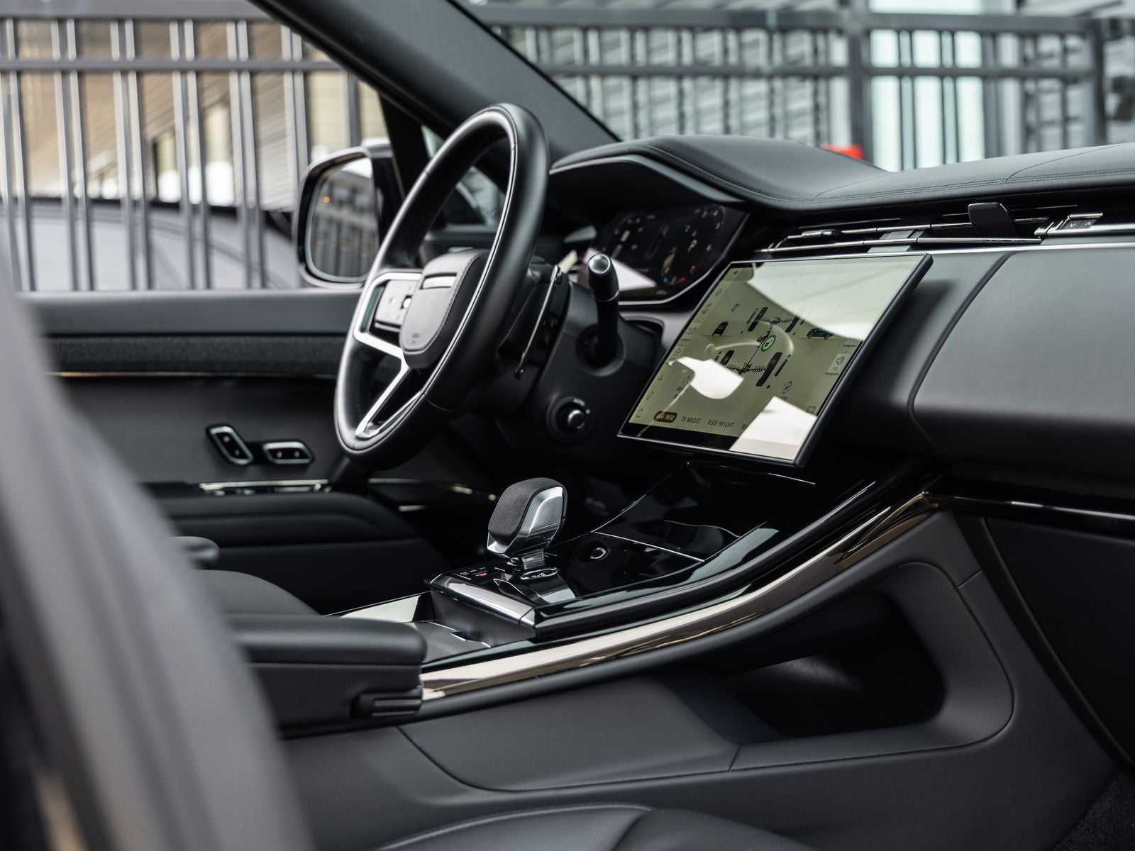 2025 Land Rover Range Rover Sport SE