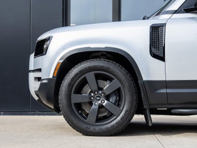 2024 Land Rover Defender 110 SE