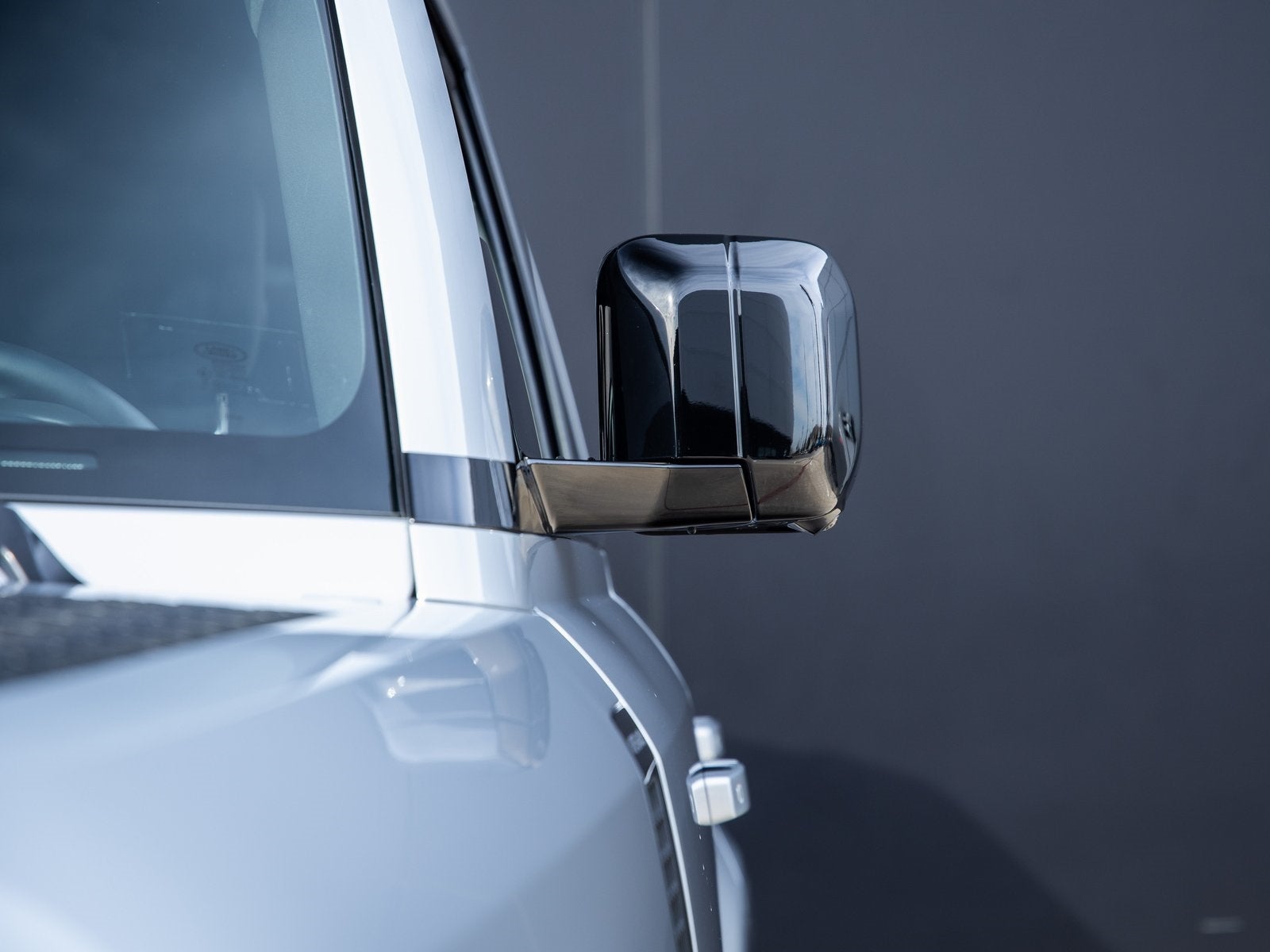 2024 Land Rover Defender 110 SE