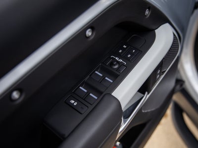 2024 Land Rover Defender 110 SE