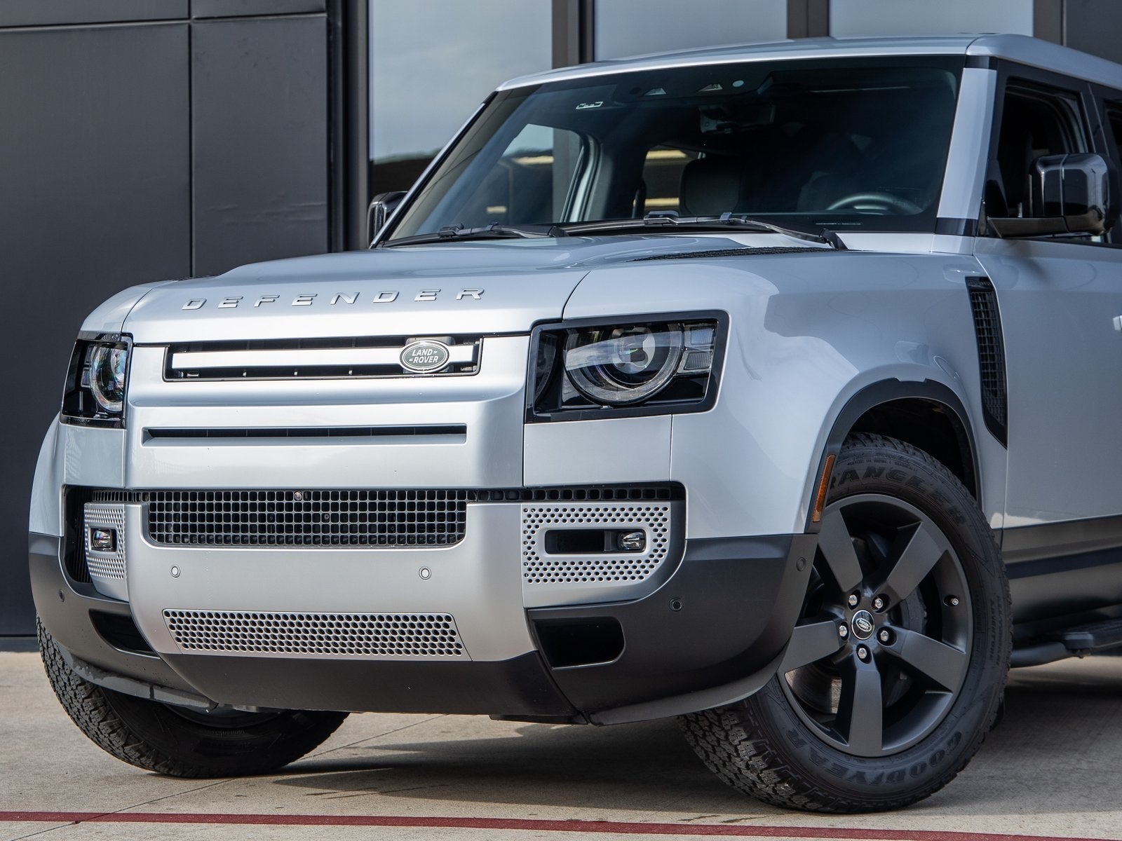 2024 Land Rover Defender 110 SE