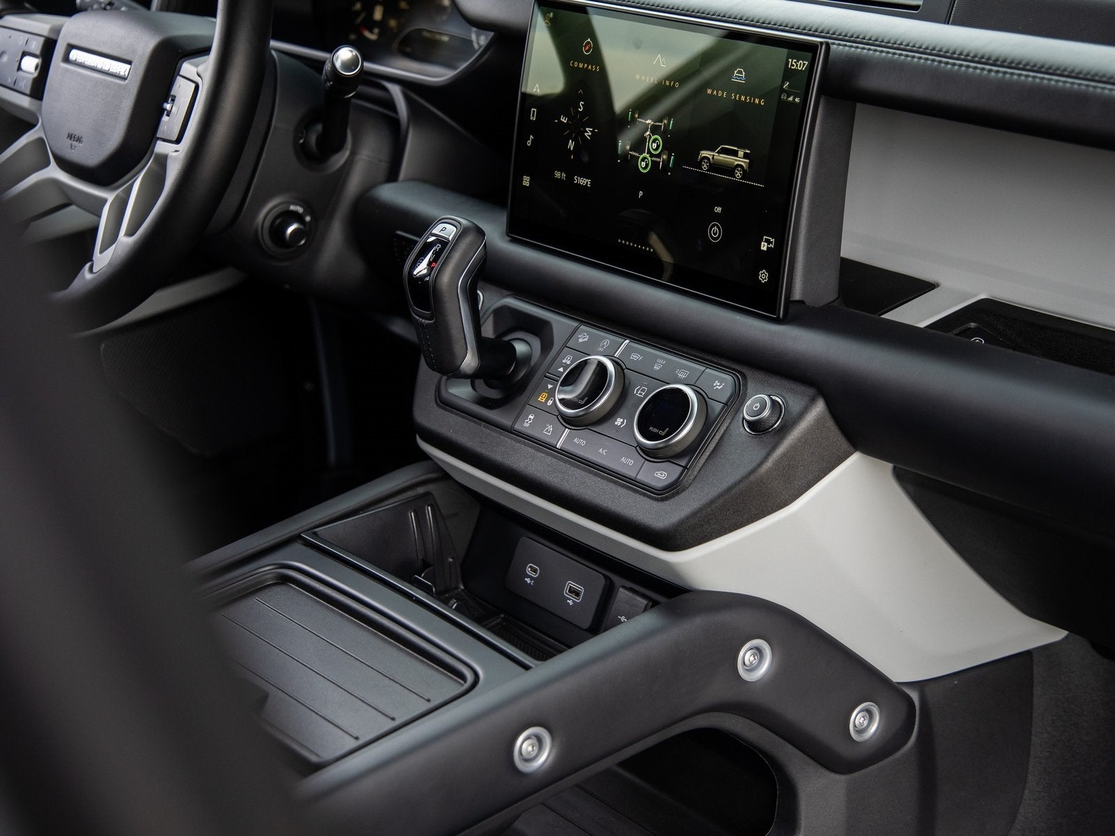 2024 Land Rover Defender 110 SE