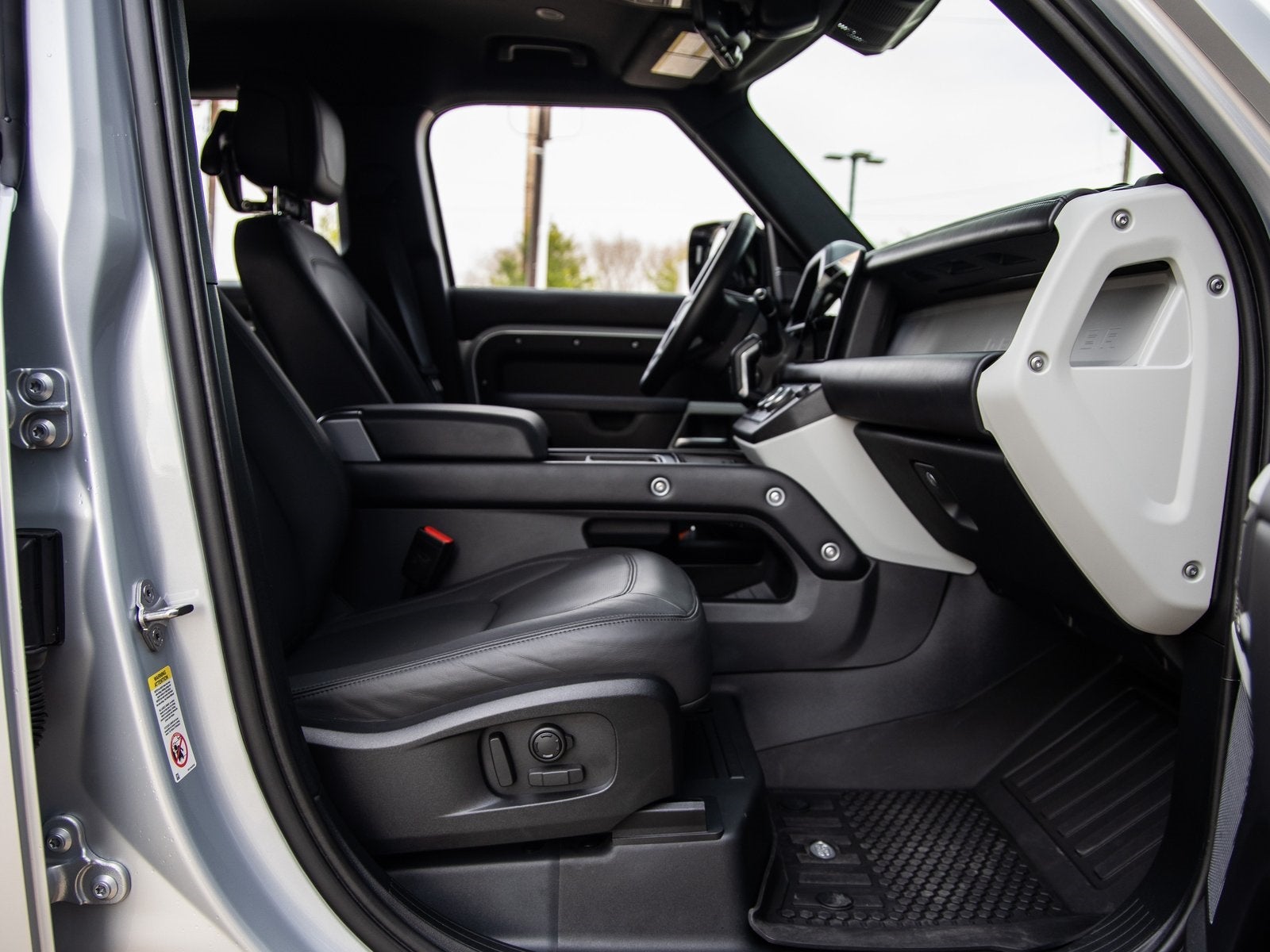 2024 Land Rover Defender 110 SE