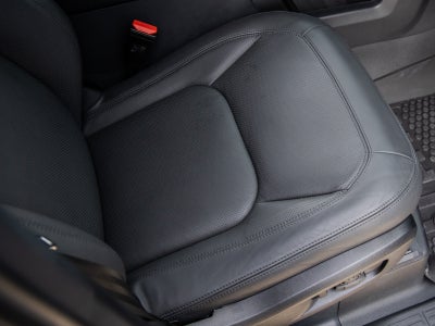 2024 Land Rover Defender 110 SE