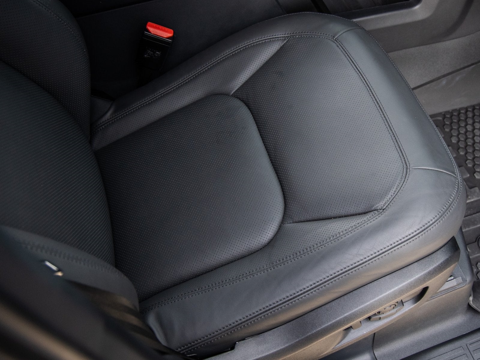 2024 Land Rover Defender 110 SE