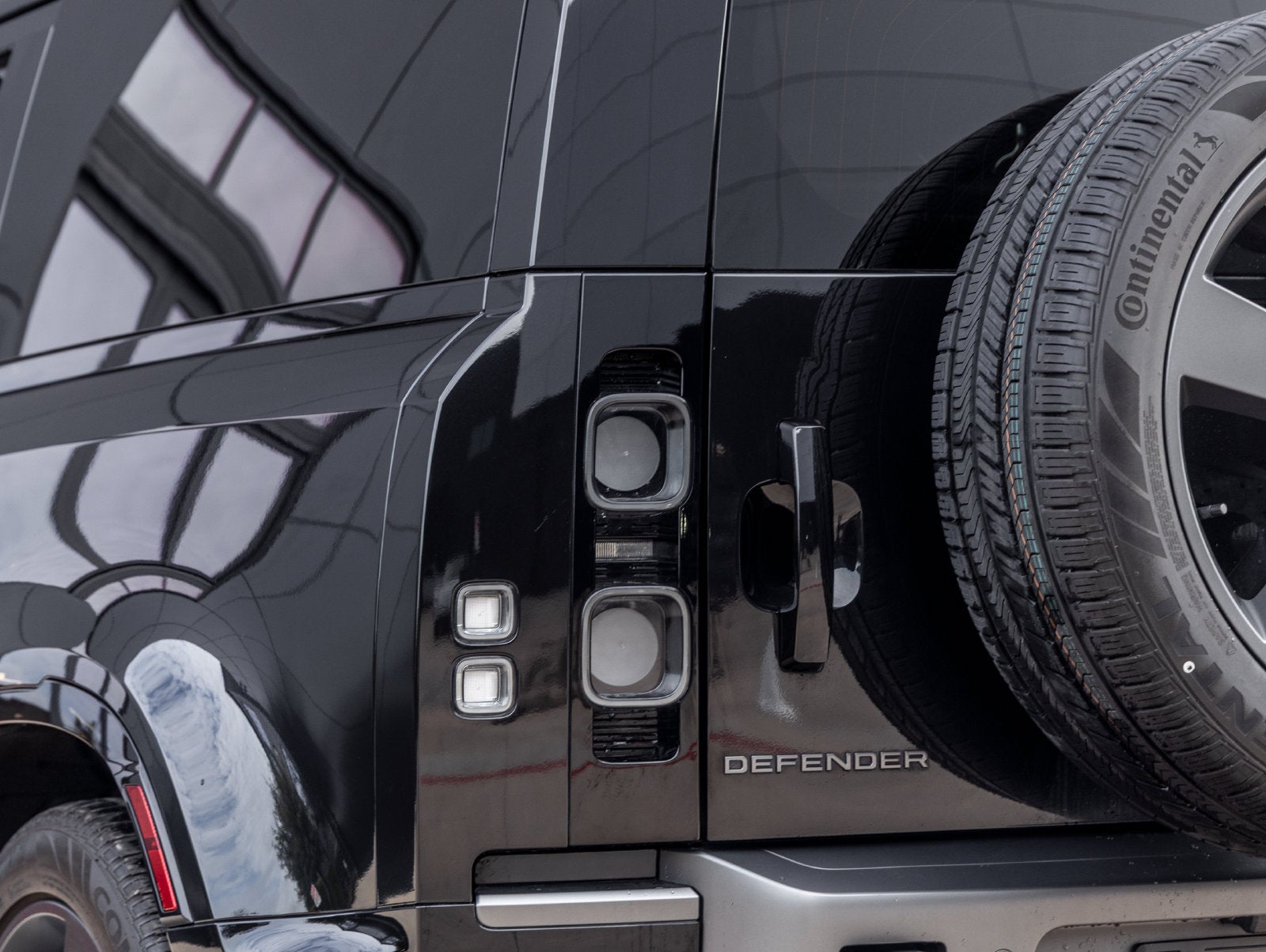 2022 Land Rover Defender 90 V8