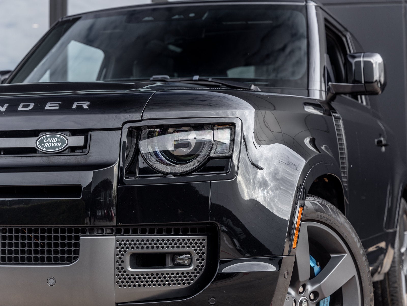 2022 Land Rover Defender 90 V8