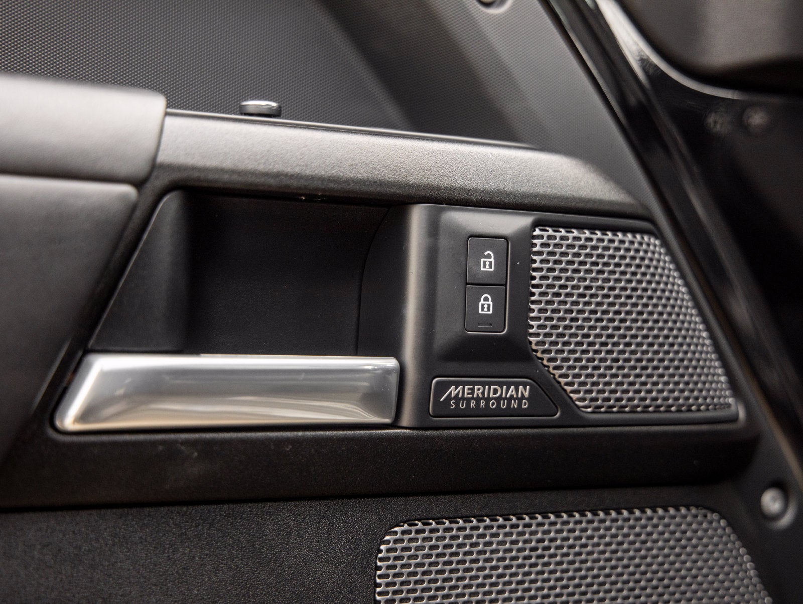 2022 Land Rover Defender 90 V8