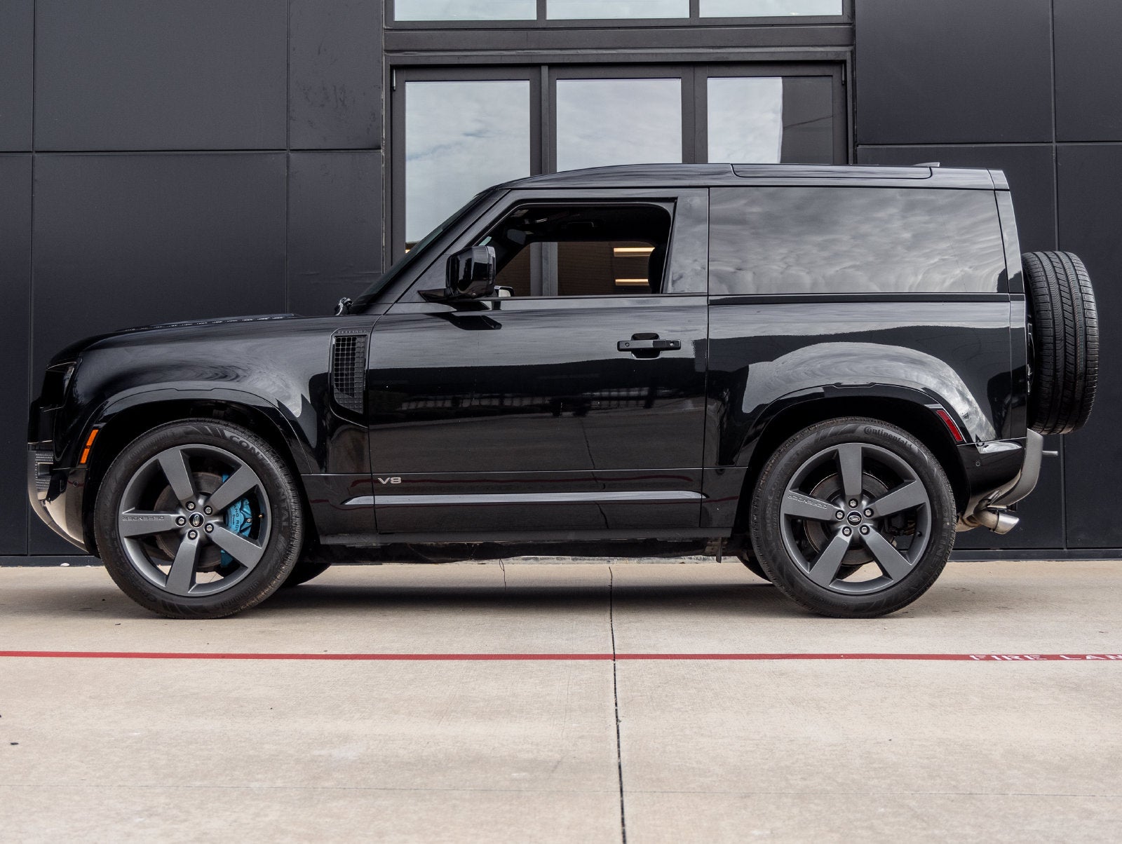 2022 Land Rover Defender 90 V8