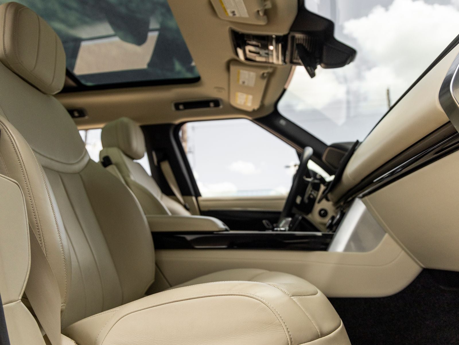 2023 Land Rover Range Rover SE