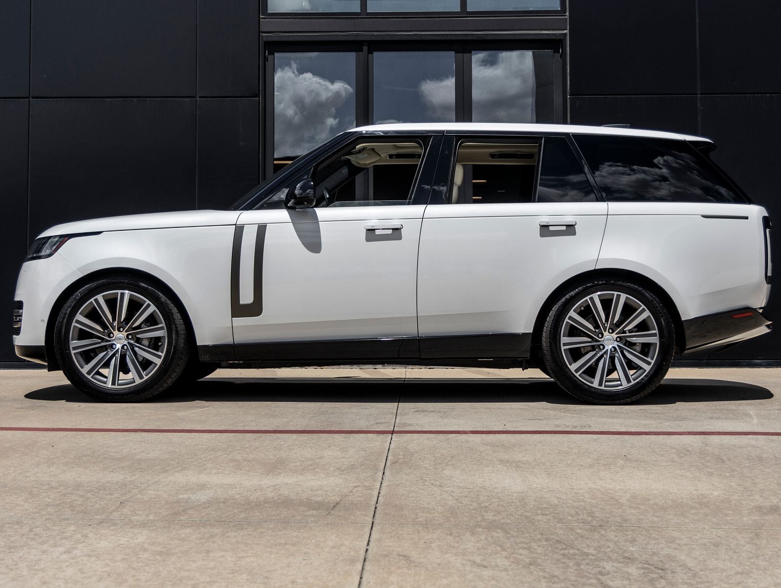 2023 Land Rover Range Rover SE