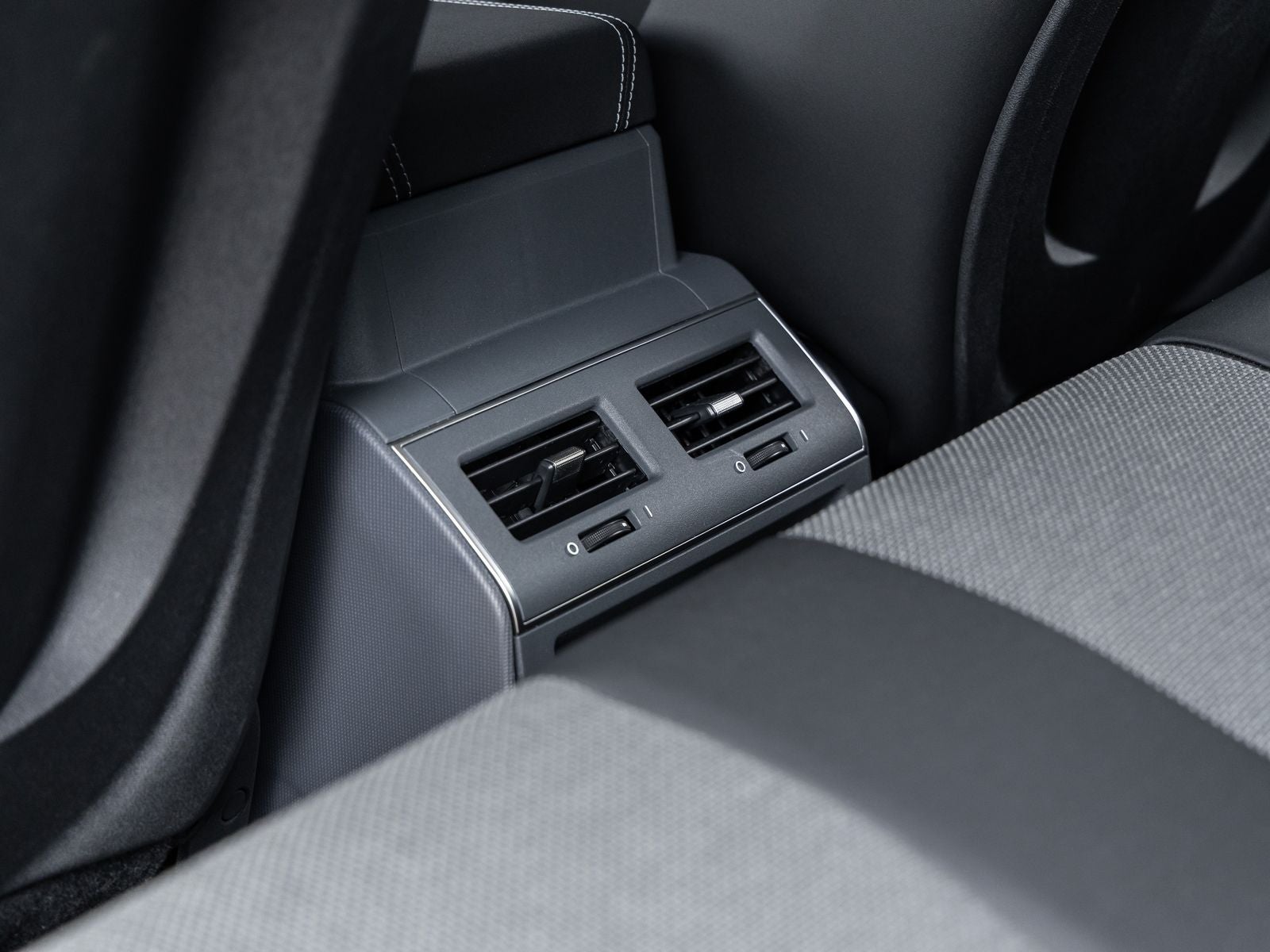 2025 INEOS Grenadier Quartermaster Fieldmaster Edition