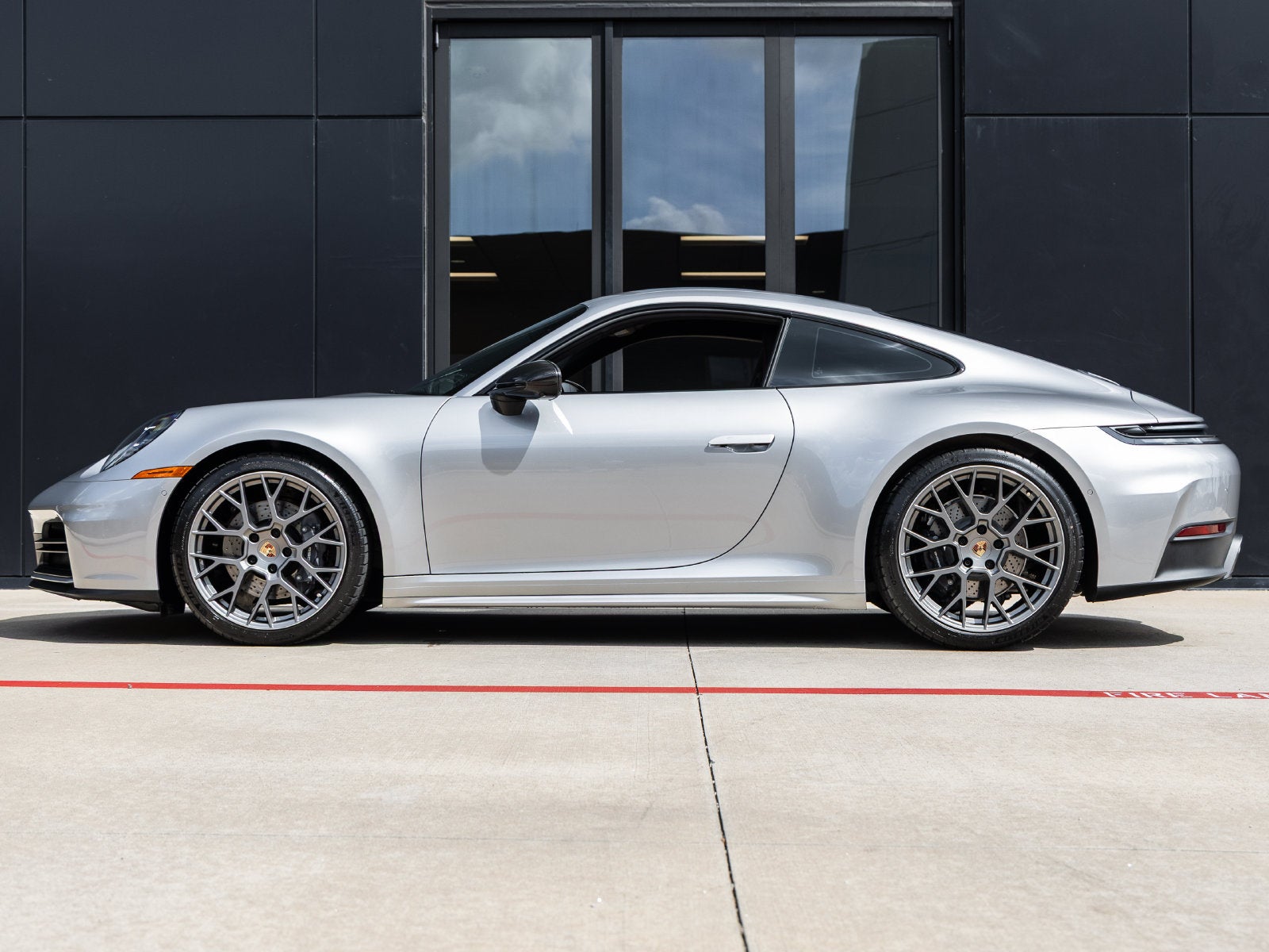 2025 Porsche 911 Carrera