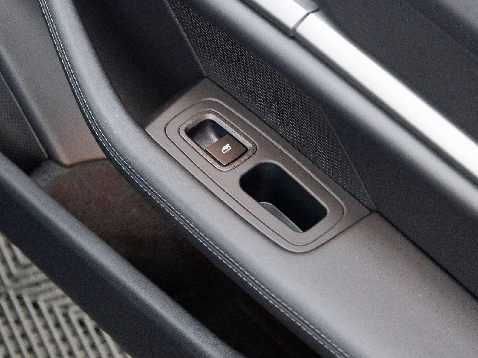 2026 Porsche Taycan 4