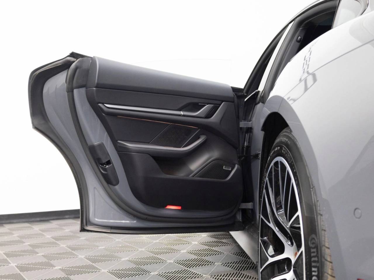 2026 Porsche Taycan 4