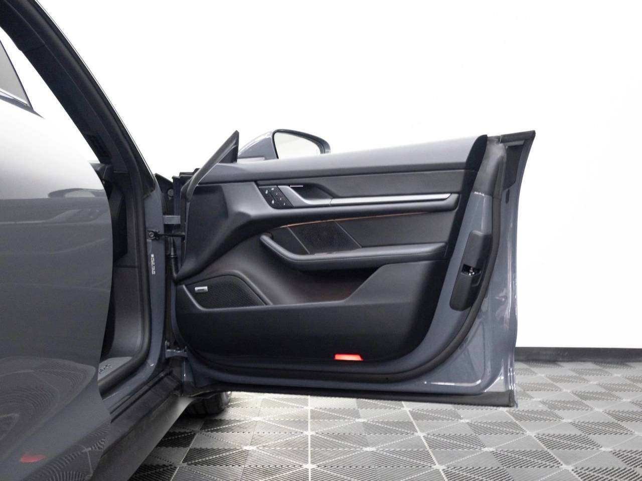 2026 Porsche Taycan 4