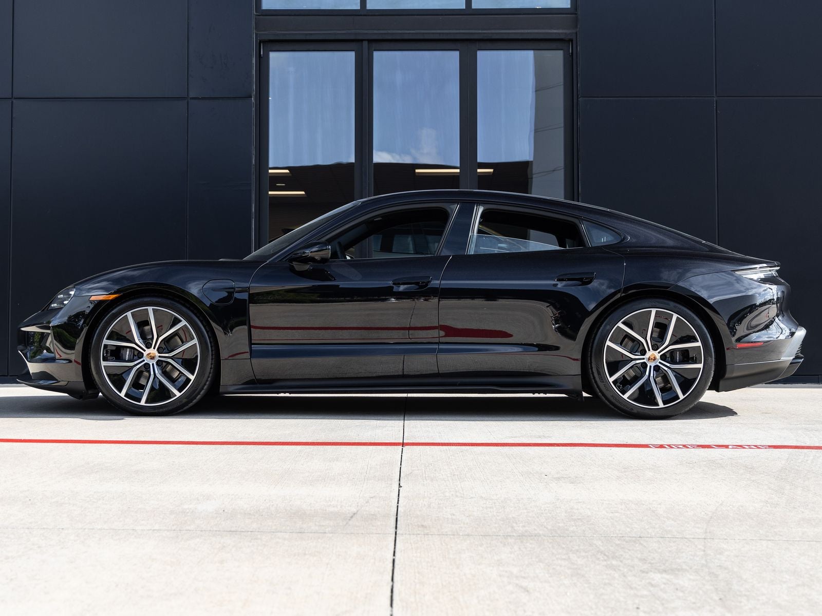 2026 Porsche Taycan 4 Black Edition