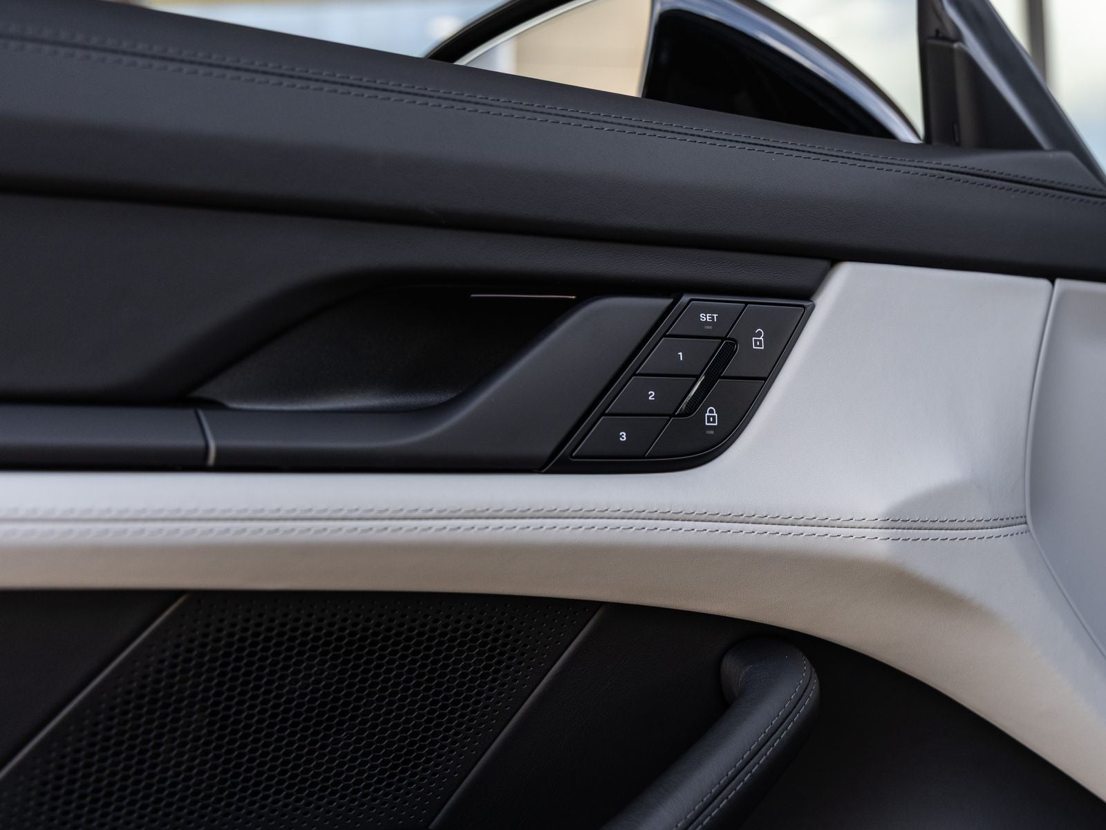2026 Porsche Taycan 4 Black Edition