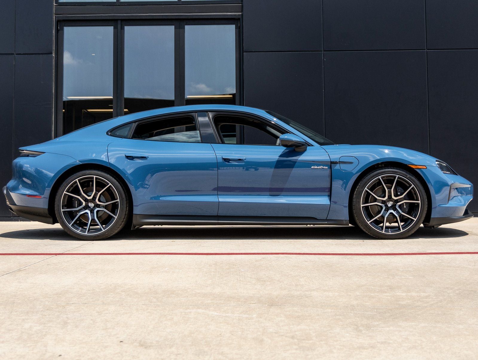2025 Porsche Taycan 4