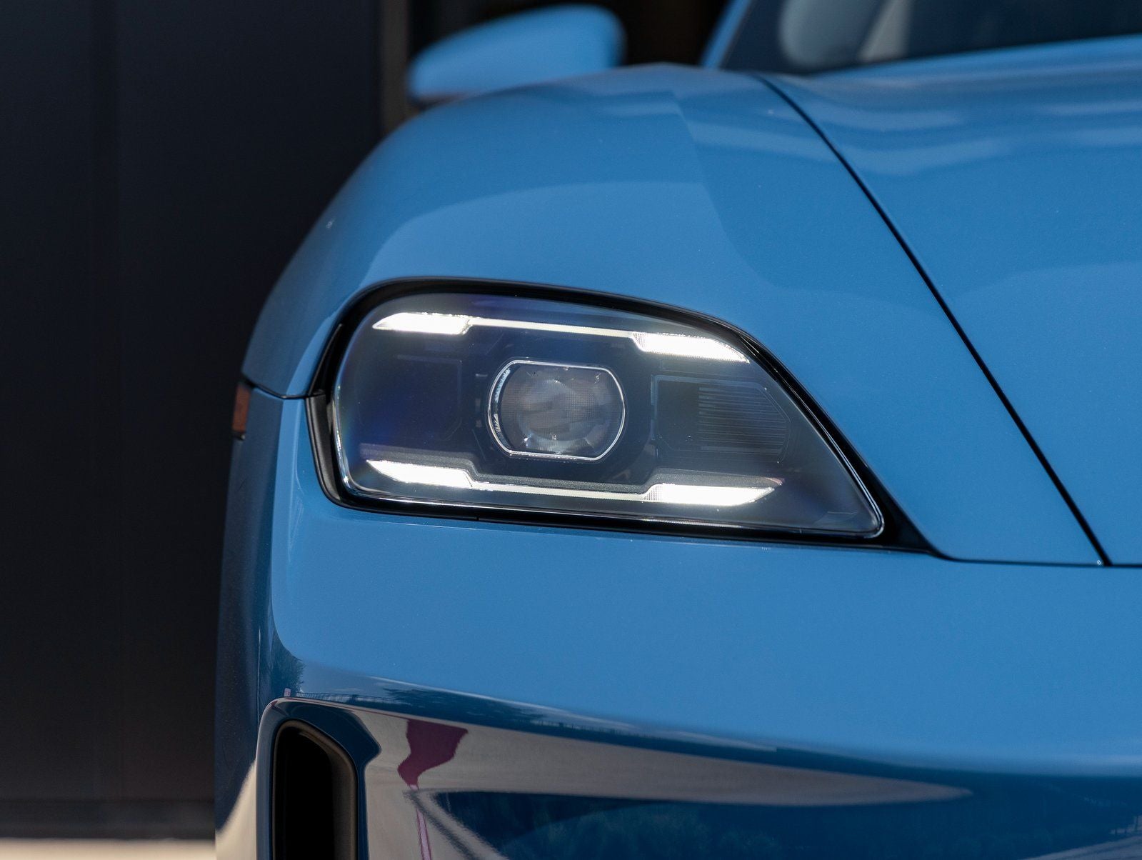 2025 Porsche Taycan 4