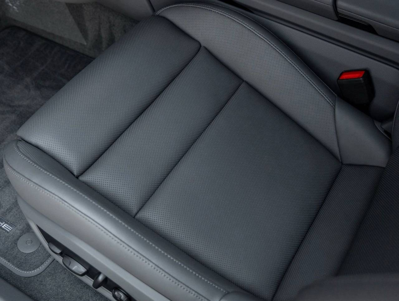2025 Porsche Taycan 4