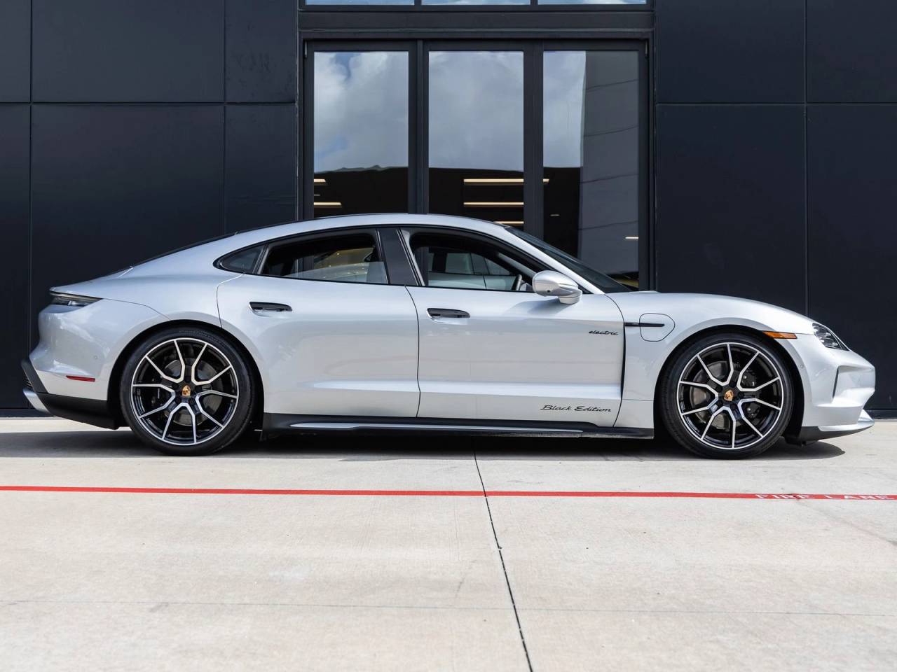 2026 Porsche Taycan 4 Black Edition