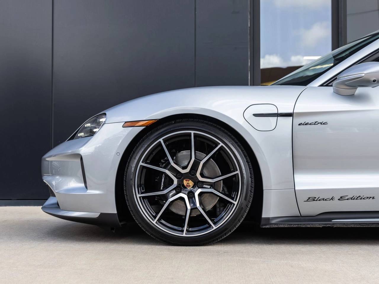 2026 Porsche Taycan 4 Black Edition