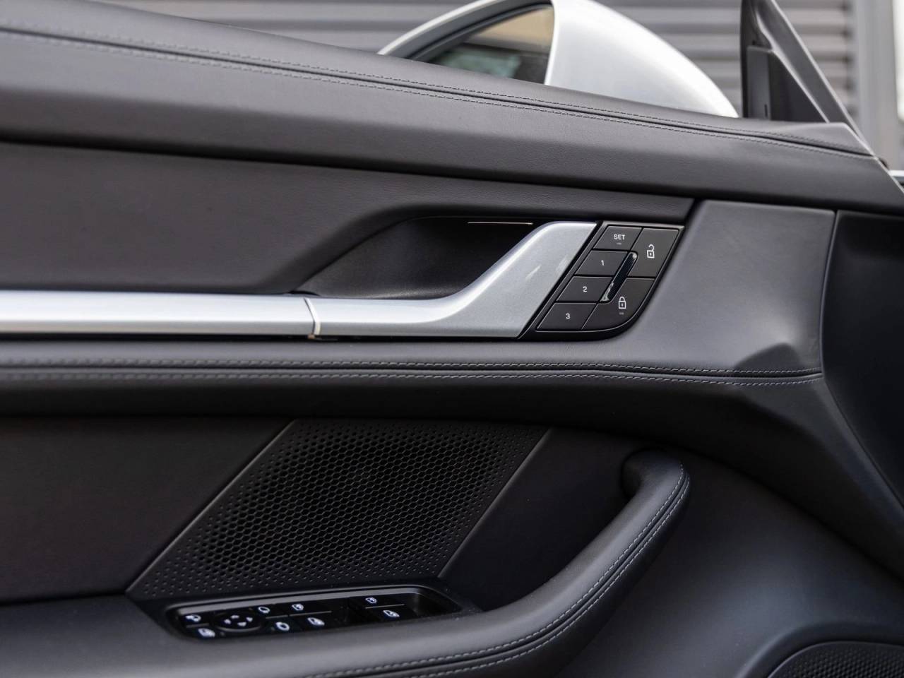 2026 Porsche Taycan 4 Black Edition