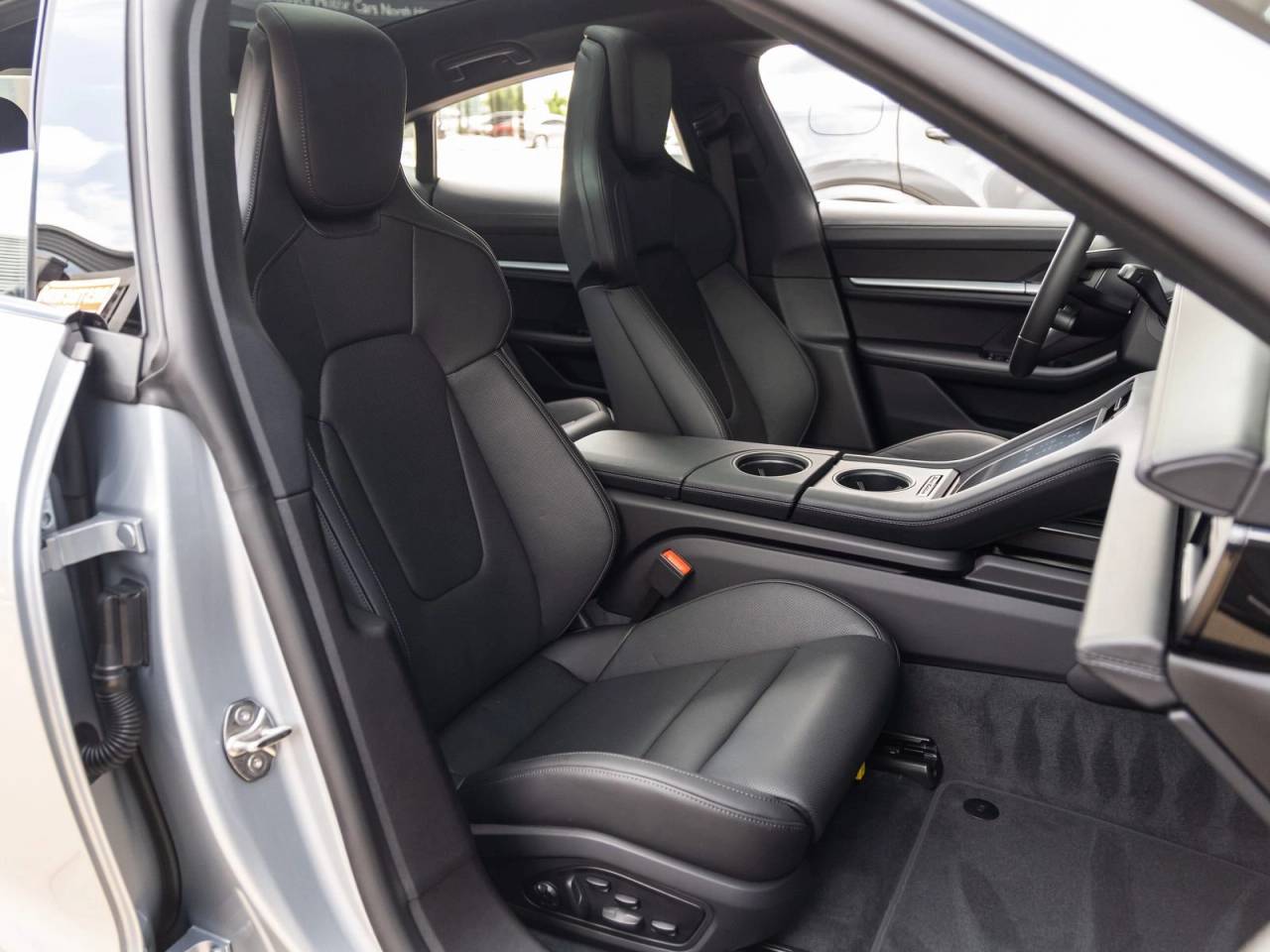 2026 Porsche Taycan 4 Black Edition