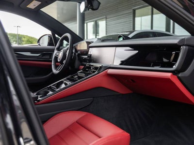 2026 Porsche Panamera 4