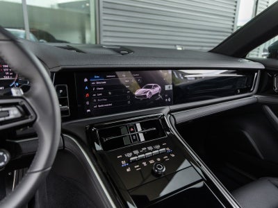 2025 Porsche Panamera Base