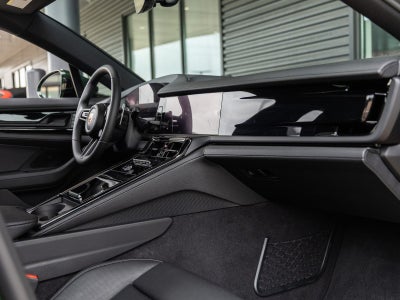 2025 Porsche Panamera Base