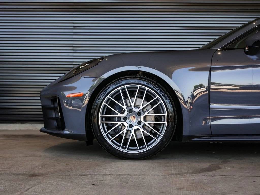 2025 Porsche Panamera 4