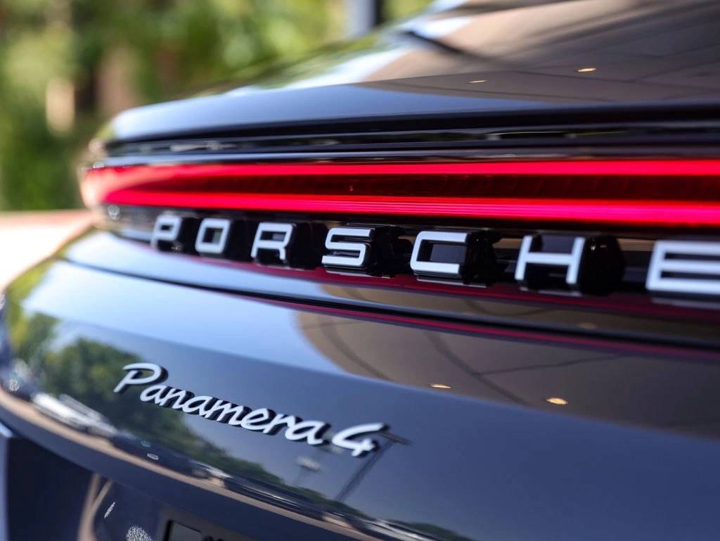2025 Porsche Panamera 4