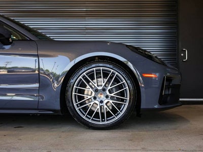 2025 Porsche Panamera 4