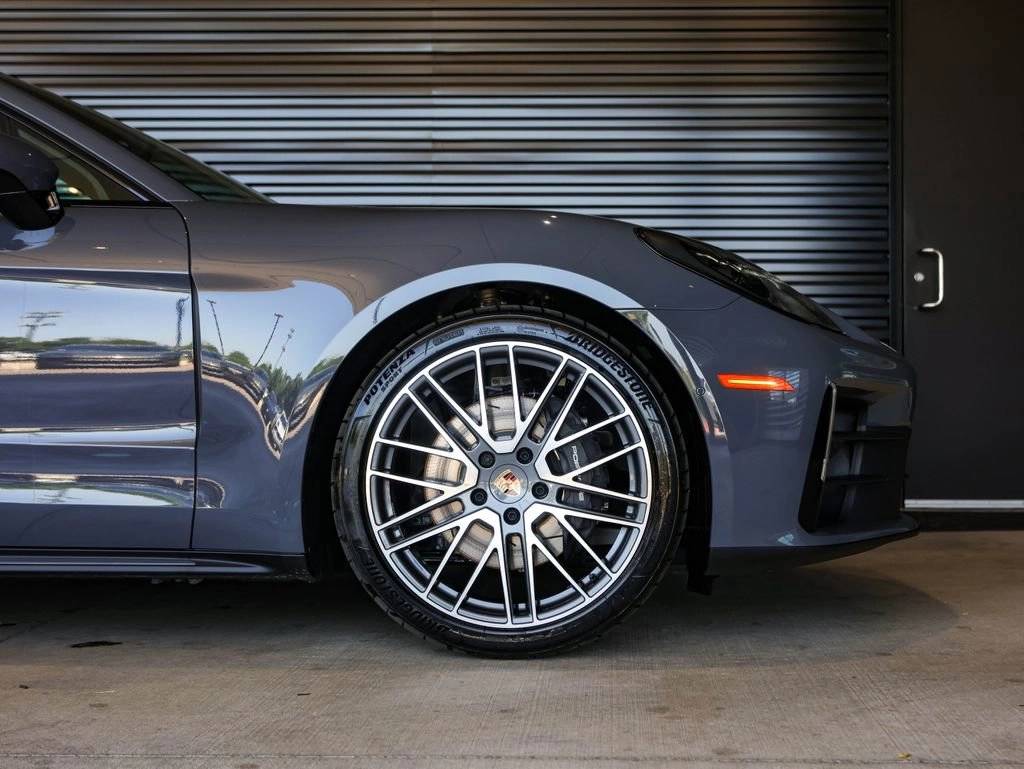 2025 Porsche Panamera 4