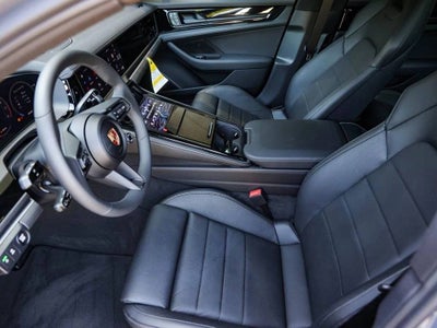 2025 Porsche Panamera 4