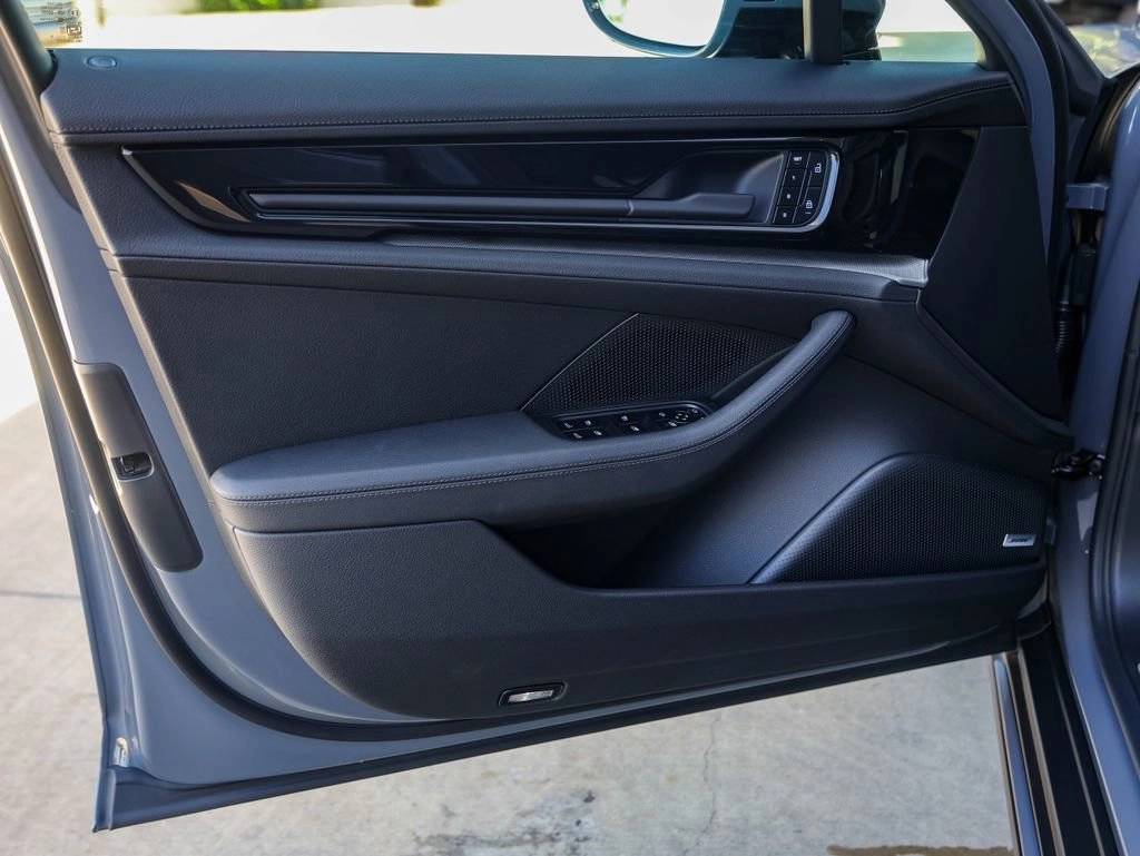 2025 Porsche Panamera 4