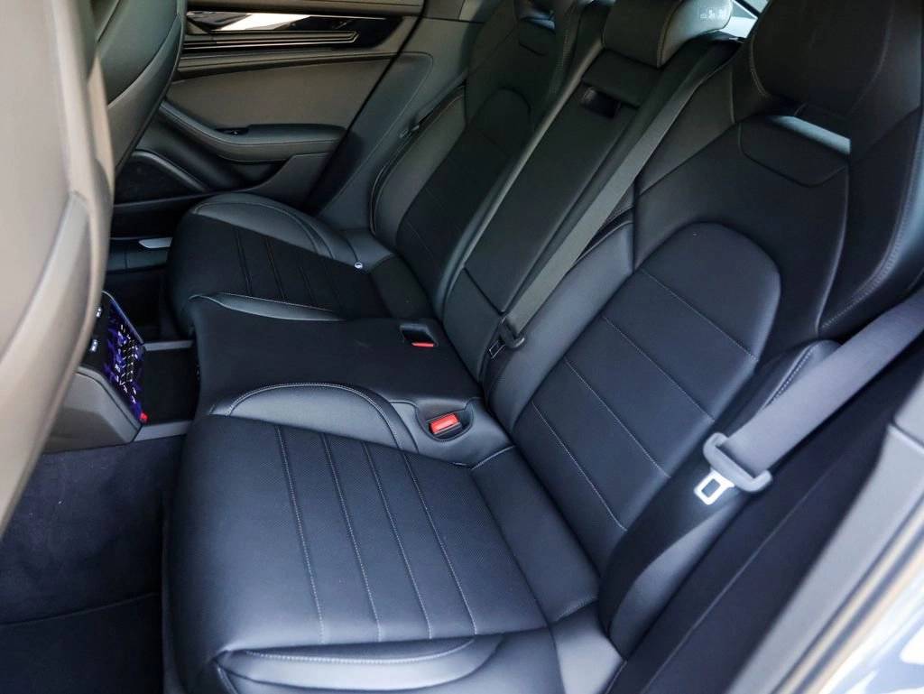 2025 Porsche Panamera 4