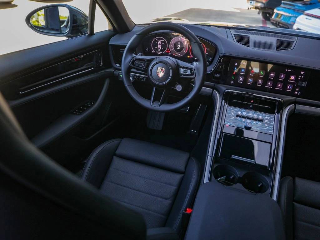 2025 Porsche Panamera 4