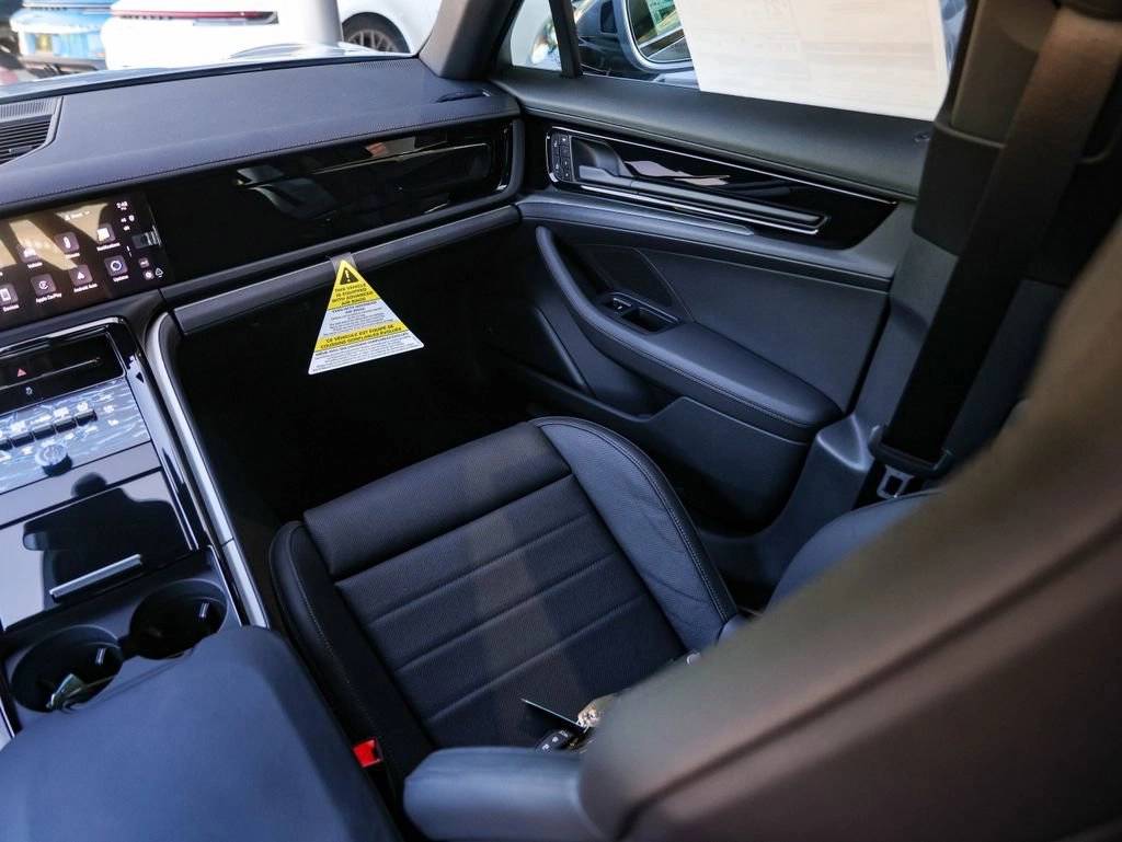 2025 Porsche Panamera 4