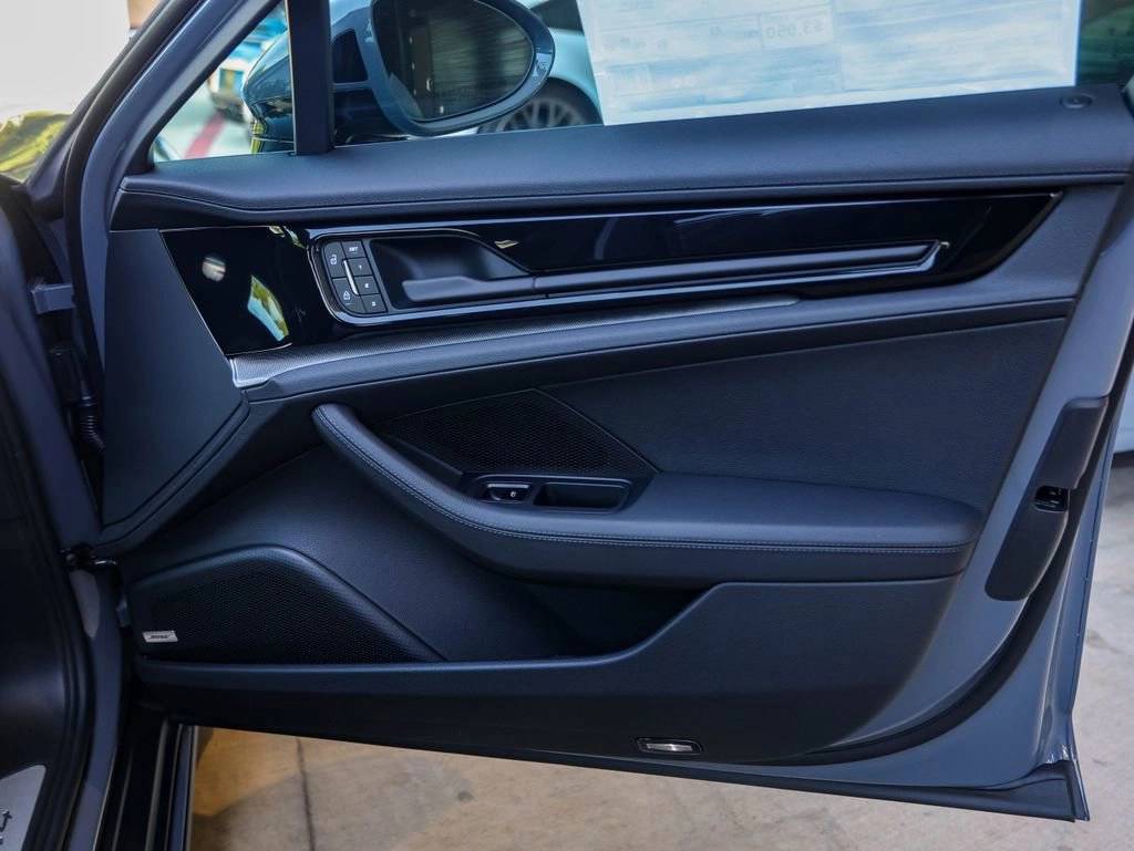 2025 Porsche Panamera 4