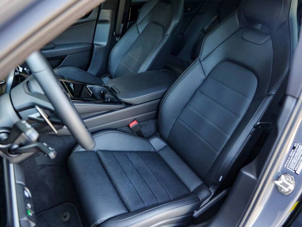 2025 Porsche Panamera 4