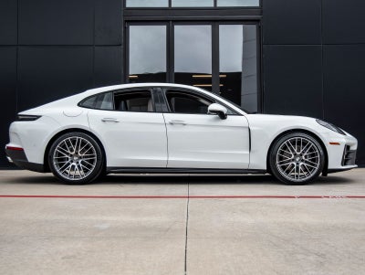 2026 Porsche Panamera 4