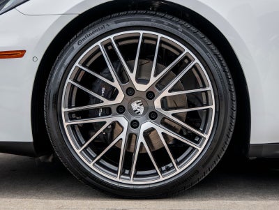 2026 Porsche Panamera 4
