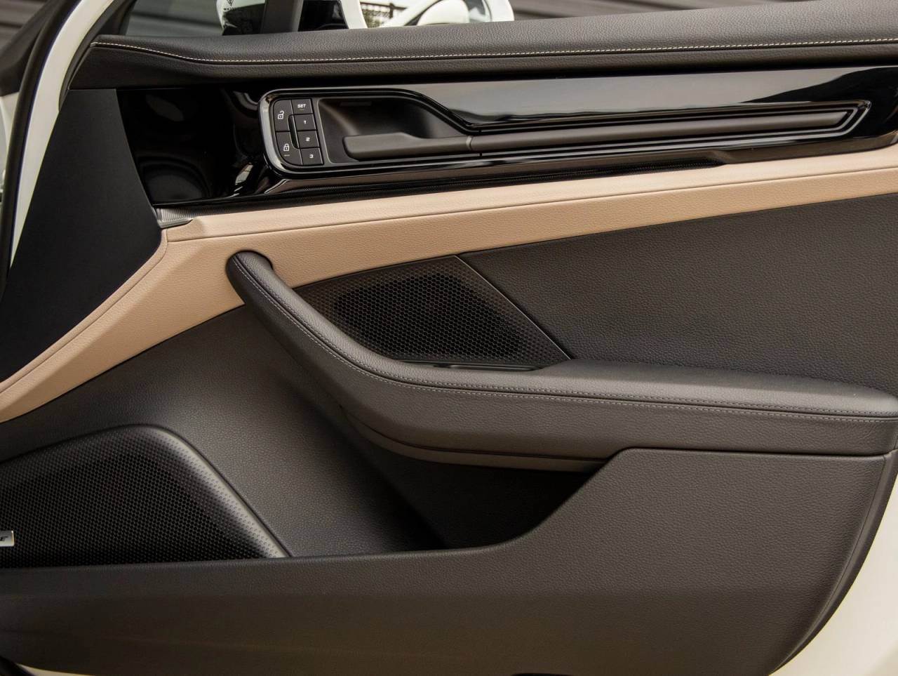 2026 Porsche Panamera 4