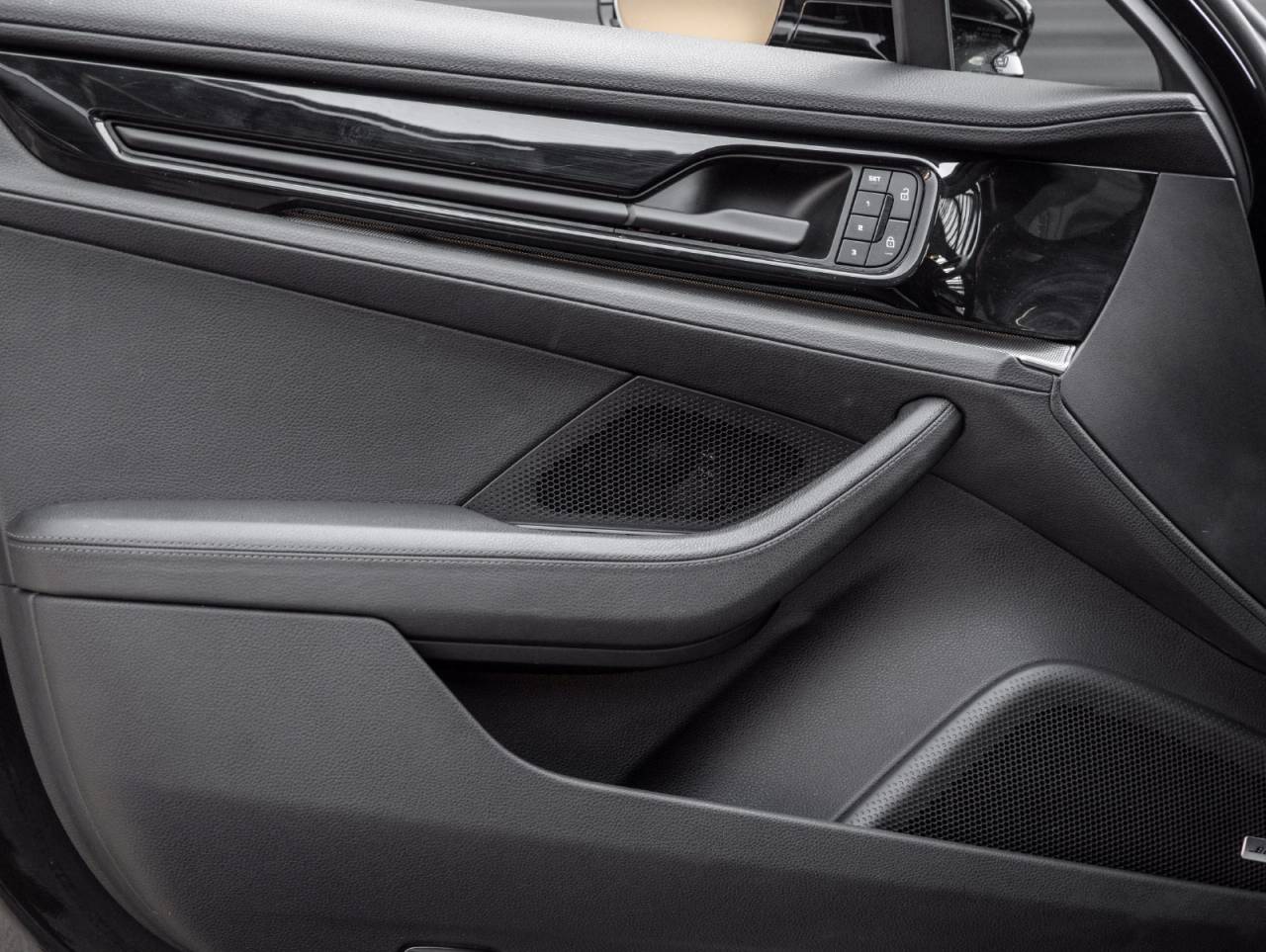 2025 Porsche Panamera Panamera