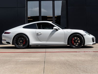 2018 Porsche 911 Carrera 4 GTS