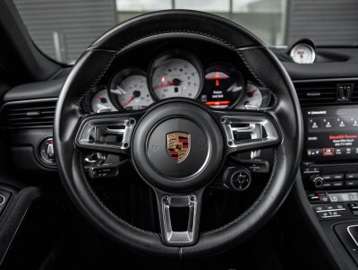 2018 Porsche 911 Carrera 4 GTS