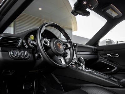 2018 Porsche 911 Carrera 4 GTS